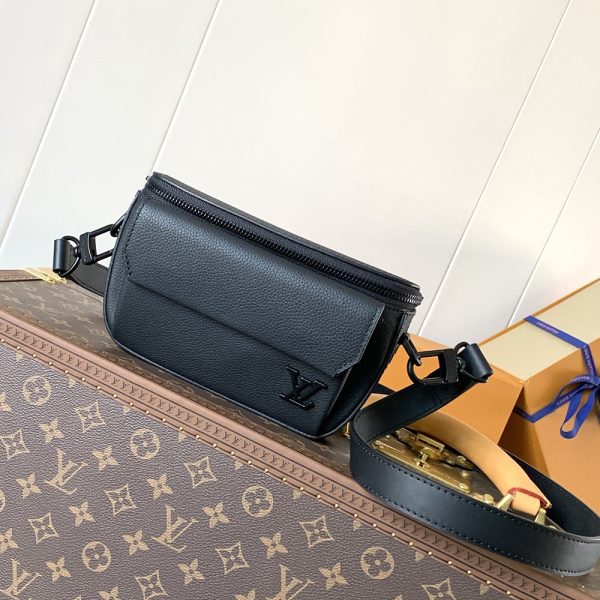 Louis Vuitton Pilot Bags M83563 20*12*5.5cm