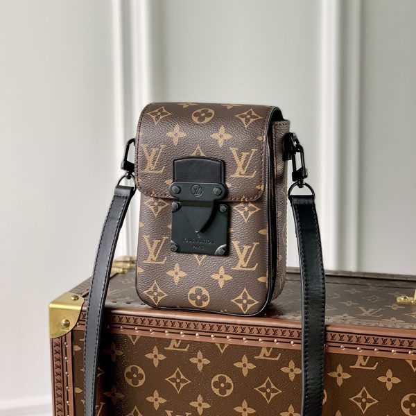 Louis Vuitton Bags M81522 12*19*7cm